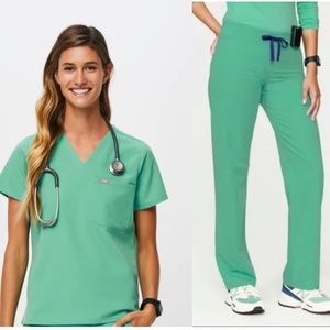 FIGS Women's Scrub Set- Surgical Green Livingston Pant & Catarina Top- Size XS